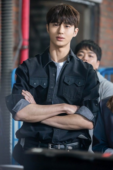 �r�����E�E�\�N Netflix�I���W�i���V���[�Y�w�t�̋L�^�x�Ɛ�z�M��