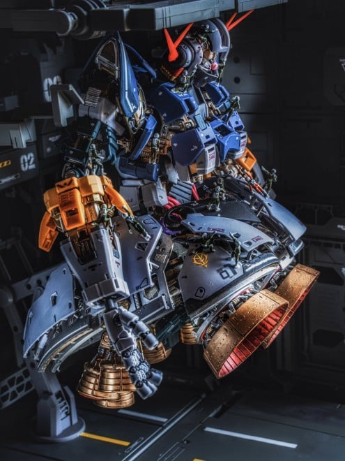 ガンダム30周年 限定スケルトンプラモデル