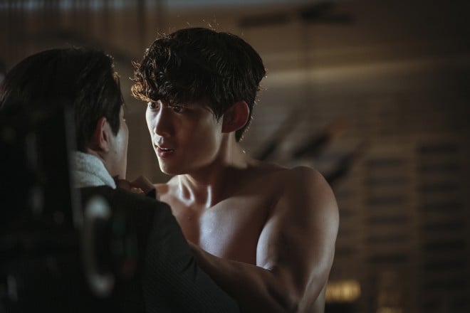 Netflix�I���W�i���V���[�Y�w���B���`�F���c�H�x�Ɛ�z�M�� 