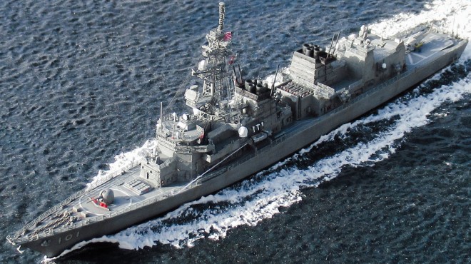 夕陽を背に母港への帰路につく“リアルすぎる”艦船ジオラマが話題 夕陽を背に母港への帰路につく“リアルすぎる”艦船ジオラマが話題