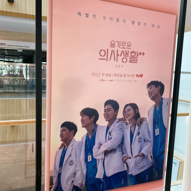 �a�@1�K�̃��r�[�ɂ́A�|�X�^�[���I