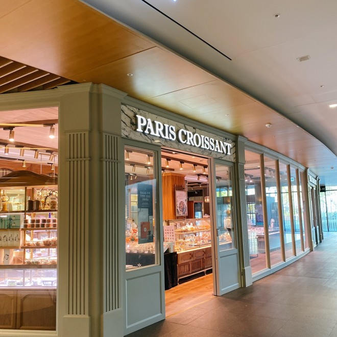 �a�@���̃J�t�F�iPARIS CROISSANT�j