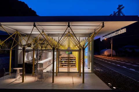 �����R���r�j�̊O�� �ʐ^�񋟁F�����R���r�j�^KITO DESIGN HOLDINGS