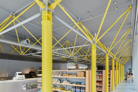 �����R���r�j�̓X���̗l�q �ʐ^�񋟁F�����R���r�j�^KITO DESIGN HOLDINGS