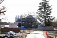 建設途中の「青春の丘」地球屋（C）2022 Studio Ghibli