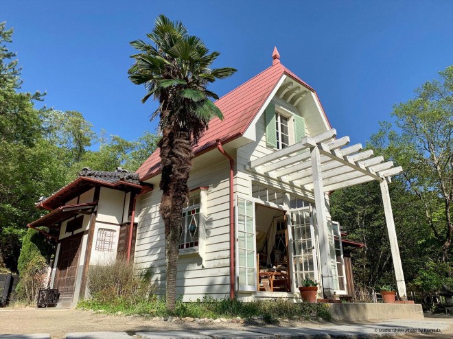 �u�ǂ�ǂ��X�v�́u�T�c�L�ƃ��C�̉Ɓv�i���݁j�iC�jStudio Ghibli 