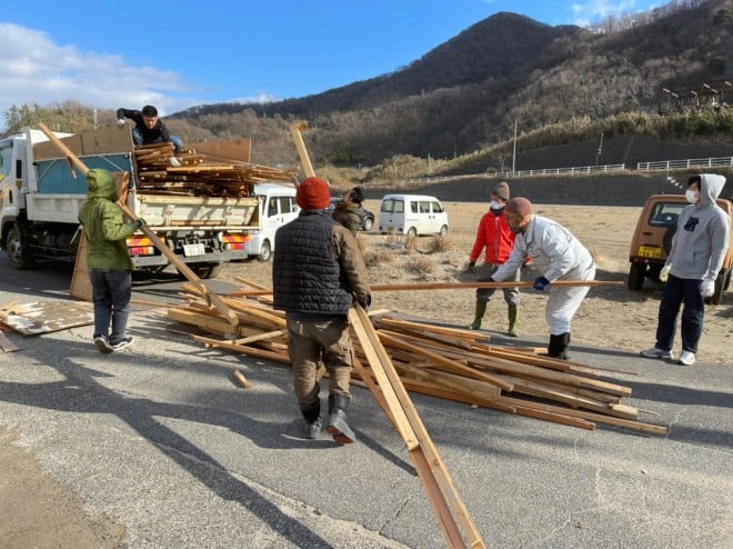 �u�Ȃݕ��v�X�܂ƂȂ�A���l�����u���ƂЂ߁v������