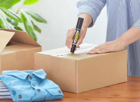 ����҂̐������i�ɔ��f�B�L���b�v�̐�ɒi�{�[���ȂǂɎg����u�I�[�v�i�[�v��t�����w�}�b�L�[���[�N�x�g�p�� �ʐ^�񋟁^�[�u��