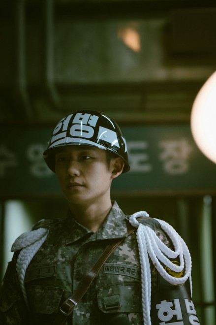 Netflix�V���[�Y�wD.P. �|�E�����ǐՊ��|�x�Ɛ�z�M��