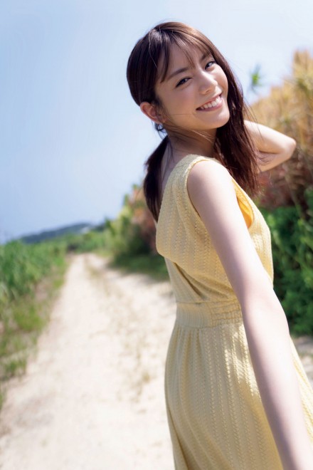 Amazon.co.jp: 貴島明日香 直筆 サイン1st 写真集 あすかしき