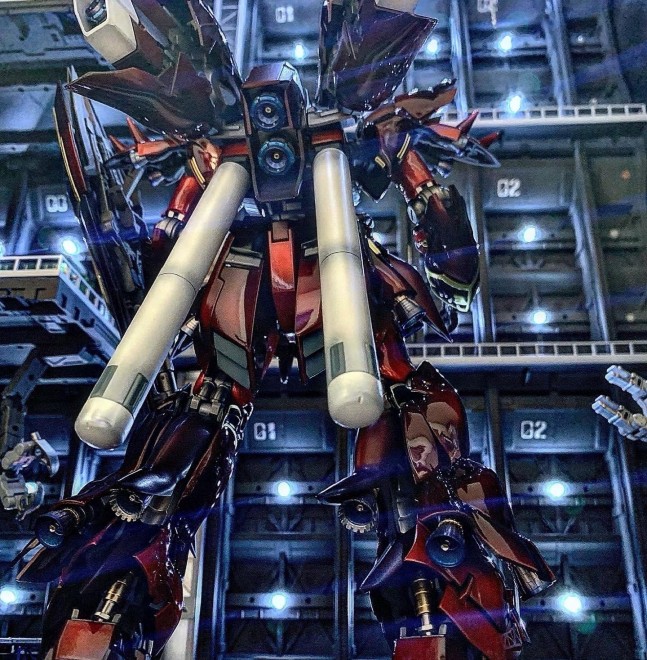 後ろ姿がリアルすぎ 格納庫で待機中 至高のガンプラに賞賛の声 物語を想像してもらえたら 2ページ目 Oricon News