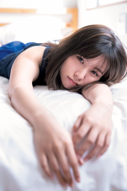 Liyuu ファーストメジャー写真集　鼓動　発売記念プレゼント　クリアファイル Amazon.co.jp: Liyuu ファーストメジャー写真集 『鼓動