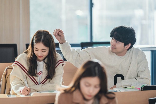 Netflix�V���[�Y�w���������x�Ɛ�z�M�� 