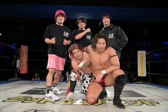 DDTプロレス 交差する熱波 サウナカミーナ 集合アクリルスタンド DDTプロレス 交差する熱波 サウナカミーナ 集合アクリルスタンド