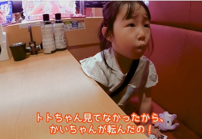 耳が聞こえないパパ 背後で娘が転んだことに気づかず 手話と口話で激怒する5才児の姿に700万再生 本当にすごい なんて立派な子 Oricon News