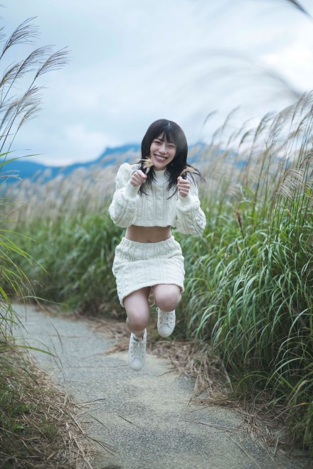 商品が購入 日向坂46 東村芽依 写真集『見つけた』アザーカットフォト