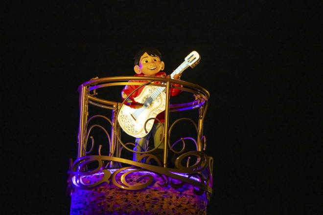 �f�B�Y�j�[�^�s�N�T�[�f��w�������o�[�E�~�[�x�̃p�[�g