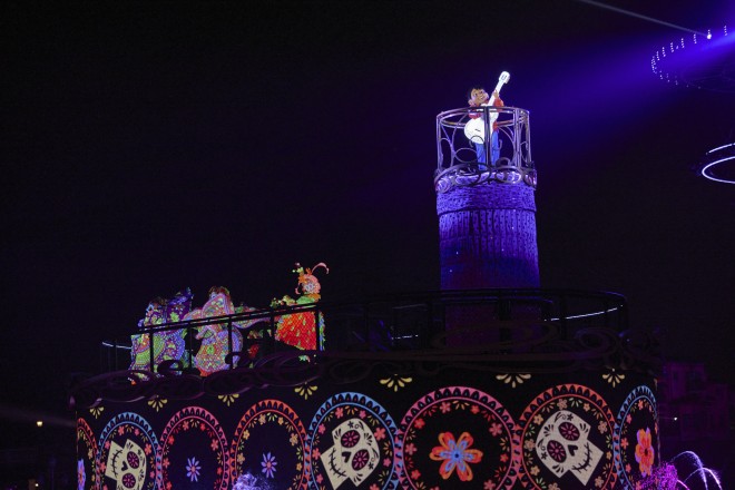 �f�B�Y�j�[�^�s�N�T�[�f��w�������o�[�E�~�[�x�̃p�[�g