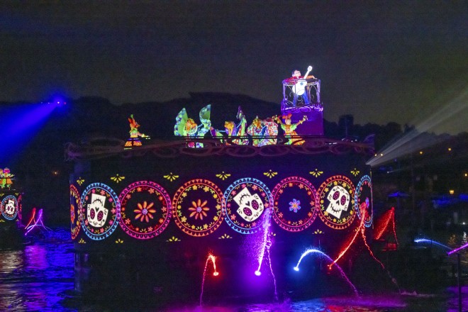 �f�B�Y�j�[�^�s�N�T�[�f��w�������o�[�E�~�[�x�̃p�[�g