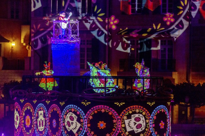 �f�B�Y�j�[�^�s�N�T�[�f��w�������o�[�E�~�[�x�̃p�[�g