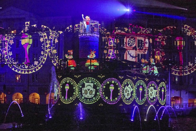 �f�B�Y�j�[�^�s�N�T�[�f��w�������o�[�E�~�[�x�̃p�[�g �iC�jDisney