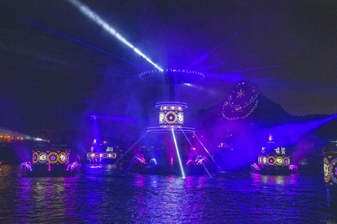 �f�B�Y�j�[�^�s�N�T�[�f��w�������o�[�E�~�[�x�̃p�[�g