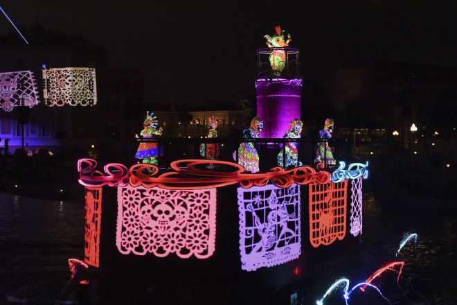 �f�B�Y�j�[�^�s�N�T�[�f��w�������o�[�E�~�[�x�̃p�[�g