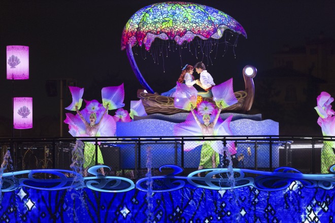 �f�B�Y�j�[�f��w���g���E�}�[���C�h�x���w���̏�̃��v���c�F���x���w�A���W���x�̃p�[�g