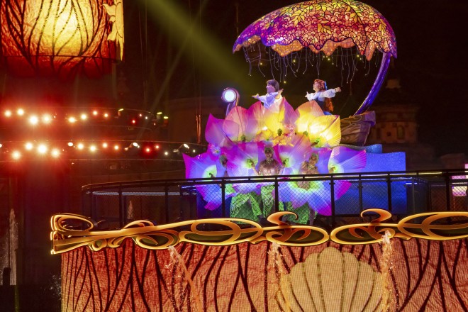 �f�B�Y�j�[�f��w���g���E�}�[���C�h�x���w���̏�̃��v���c�F���x���w�A���W���x�̃p�[�g