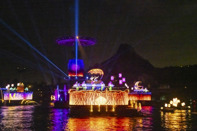 �f�B�Y�j�[�f��w���g���E�}�[���C�h�x���w���̏�̃��v���c�F���x���w�A���W���x�̃p�[�g