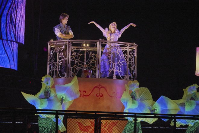 �f�B�Y�j�[�f��w���g���E�}�[���C�h�x���w���̏�̃��v���c�F���x���w�A���W���x�̃p�[�g