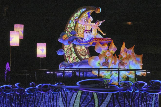 �f�B�Y�j�[�f��w���g���E�}�[���C�h�x���w���̏�̃��v���c�F���x���w�A���W���x�̃p�[�g