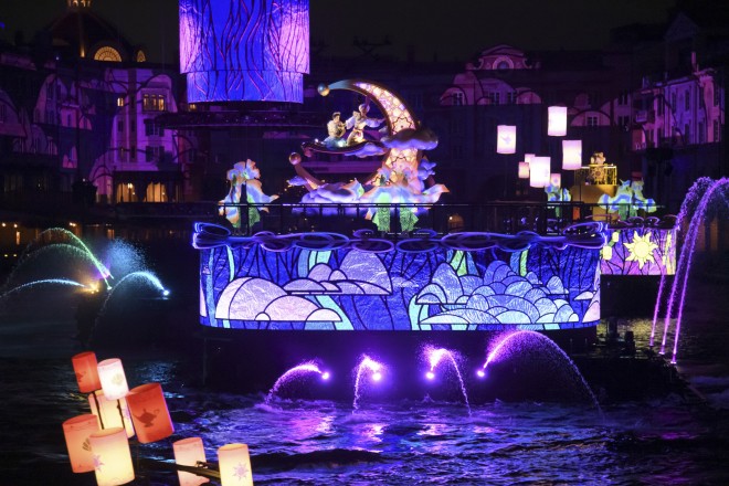 �f�B�Y�j�[�f��w���g���E�}�[���C�h�x���w���̏�̃��v���c�F���x���w�A���W���x�̃p�[�g