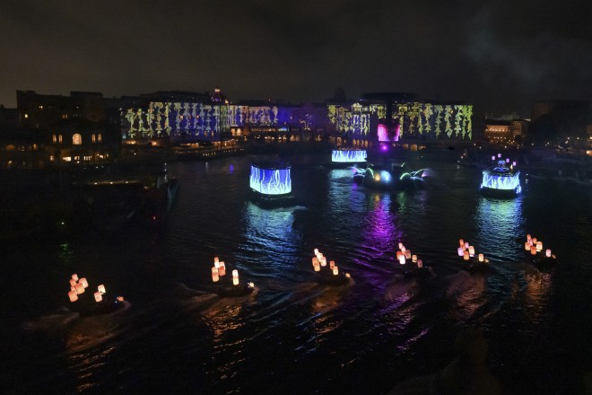 �f�B�Y�j�[�f��w���g���E�}�[���C�h�x���w���̏�̃��v���c�F���x���w�A���W���x�̃p�[�g