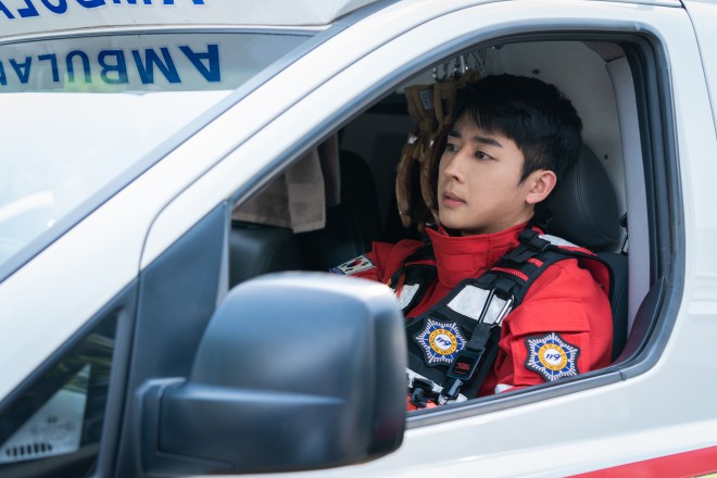 �w�t�@�[�X�g�E���X�|���_�[�Y �ً}�o���`�[���x�f�B�Y�j�[�v���X �X�^�[�Ɛ�z�M�� �iC�j2022 Disney and its related entities