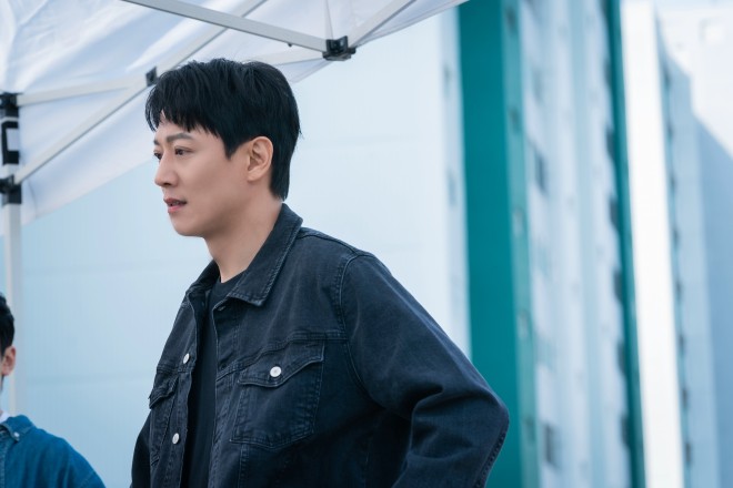 �w�t�@�[�X�g�E���X�|���_�[�Y �ً}�o���`�[���x�f�B�Y�j�[�v���X �X�^�[�Ɛ�z�M�� �iC�j2022 Disney and its related entities