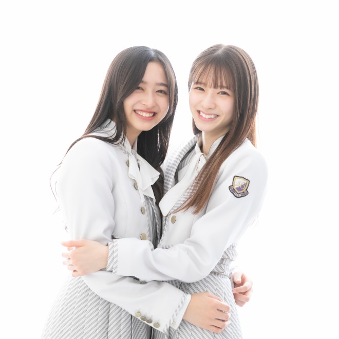 齋藤飛鳥　秋元真夏　乃木コレSR 甘えん坊”齋藤飛鳥、秋元真夏に頭をなでられ“デレ”ポーズ