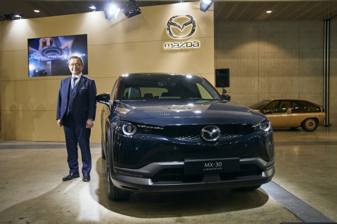 ����������I�ڂƂȂ�wMX-30 e-SKYACTIV R-EV�x�i���B�d�l�ԁj�@�B�e�^���⑏