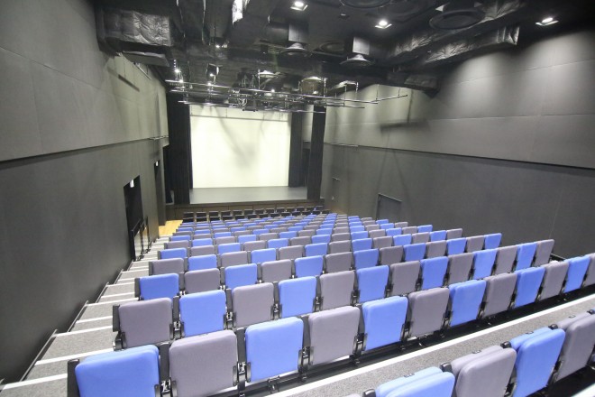 �n��2�K�ɂ͕���{�݁u�A�j���C�g�V�A�^�[�v��V��