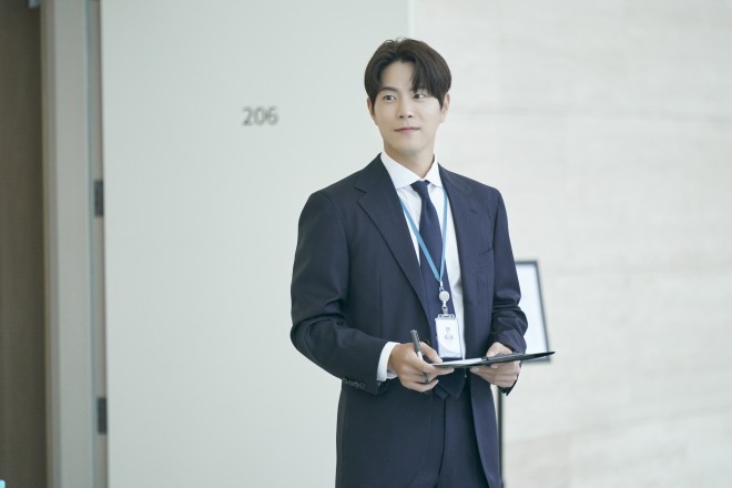 �w�������̐l�����[�X�x�f�B�Y�j�[�v���X �X�^�[�ɂēƐ�z�M�� �iC)2023 Disney and its related entities