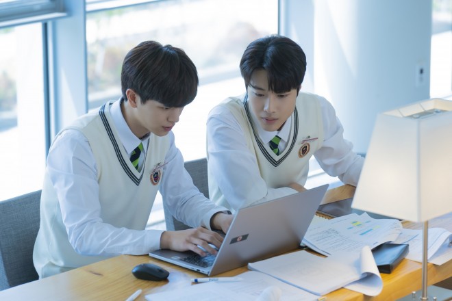 �w�S�[���f���X�v�[���x�iC�j2023 Disney and its related entities 