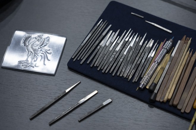 �Z���`�����[�ɂ܂�鎑��