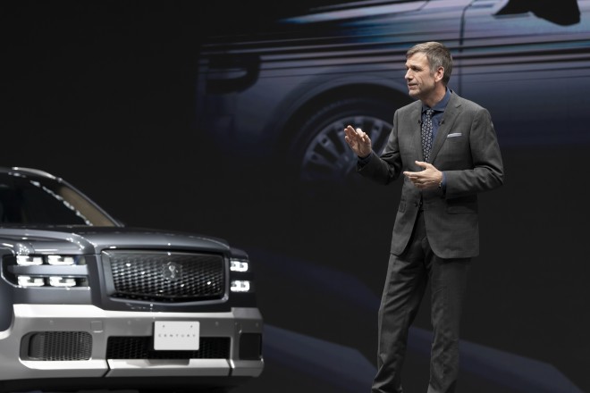 �Z���`�����[ ���[���h�v���~�A�̗l�q