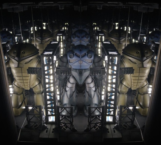 『ジオン驚異のメカニズム ズゴック･アッガイの超量産計画』（実物は画像左半分のみ。右半分は左のを左右反転し貼り付け加工したもの） 制作・画像提供／ハイドラ氏　（C）創通・サンライズ