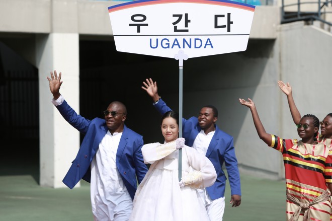 �w���̃X�P�b�`�`��������1988�x�iC�jCJ E&M Corporation, all rights reserved. 