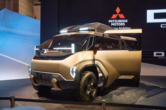 �O�H�����ԁwMITSUBISHI D:X Concept�x�@�B�e�^���⑏ 