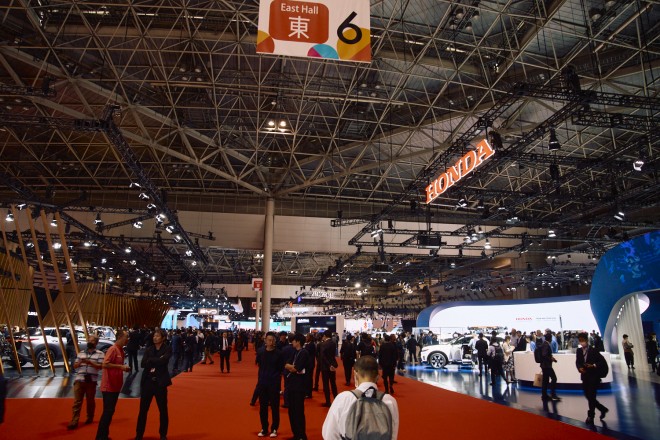 �z���_�u�[�X�̗l�q�@�B�e�^���⑏