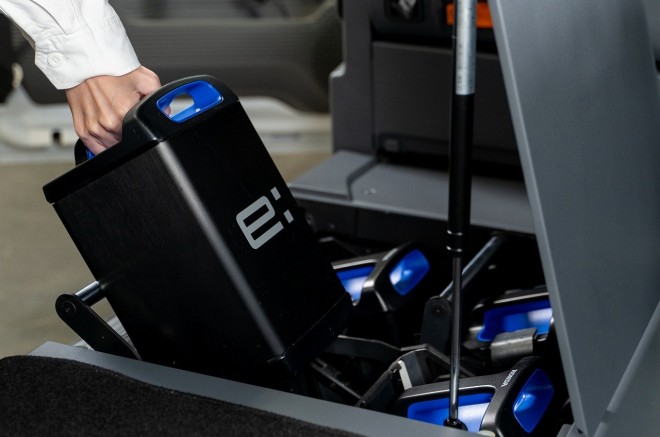 �o�b�e���[�@�ʐ^�^�z���_