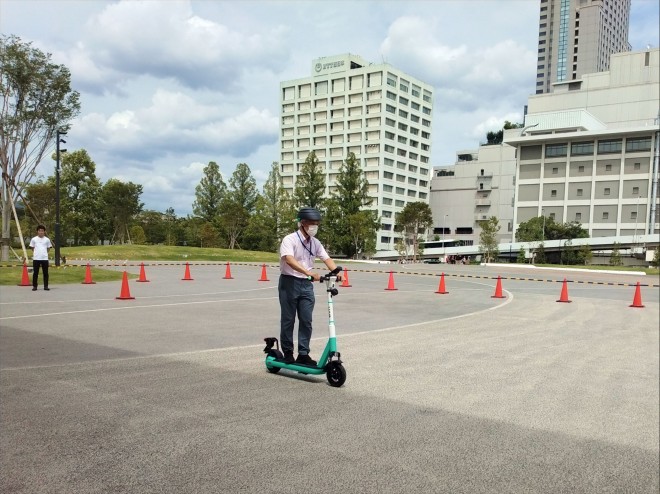 Luup���p���I�ɊJ�Â��Ă���Ζʂł̈��S�u�K��