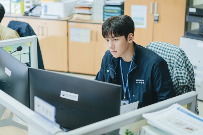 Netflix�V���[�Y�w�T���_�����ւ悤�����x�Ɛ�z�M�� 